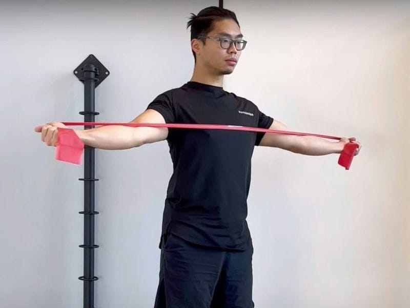 Bài tập vai với dây kháng lực